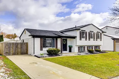 40038 Eagle Dr, Sterling Heights, MI 48310