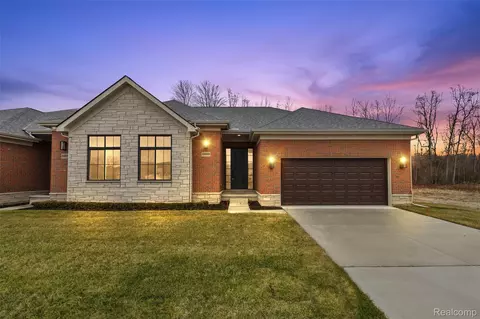 55589 Oak Pointe, Shelby Township, MI 48315