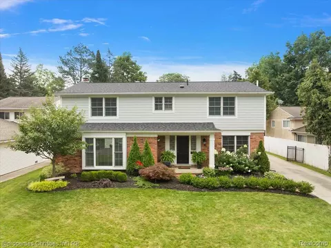 1345 Fairway Dr, Birmingham, MI 48009