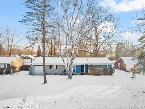 18070 Floral St, Livonia, MI 48152