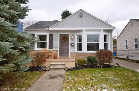 421 W Kalama Ave S, Madison Heights, MI 48071