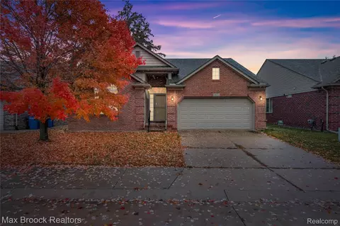 4852 Burberry Dr, Warren, MI 48092