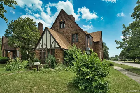 13145 Mackenzie St, Detroit, MI 48228