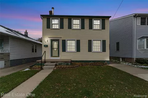 716 Kings Hwy, Wyandotte, MI 48192