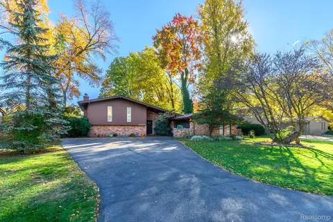 20079 Forestwood St, Southfield, MI 48076