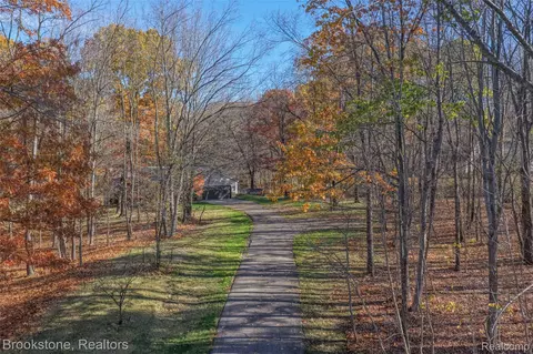 16567 Dixie Hwy, Davisburg, MI 48350