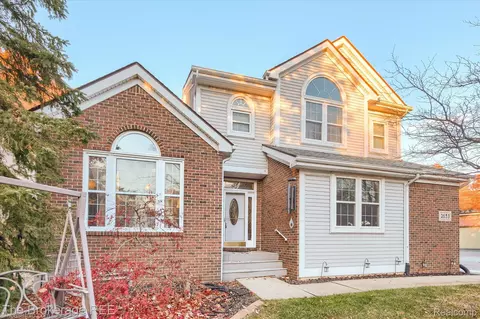 2653 Ravine Side Ln N, Oceola, MI 48843