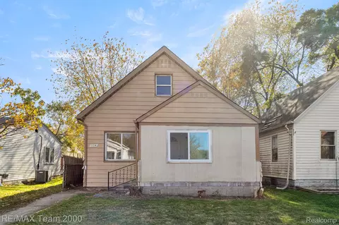 334 E Milton Ave, Hazel Park, MI 48030