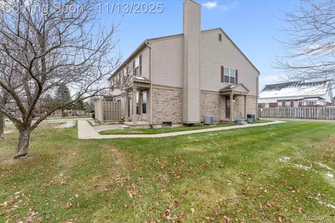 13967 Watersway Dr, Gibraltar, MI 48173