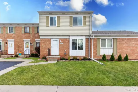 29152 W Brittany Ct, Roseville, MI 48066