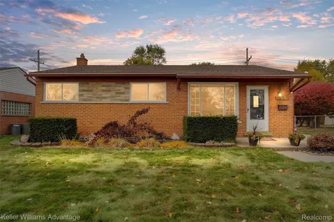 6927 Apache Trl, Westland, MI 48185