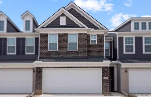 1461 Superior Dr, Milford, MI 48381