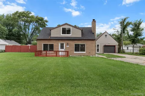 23601 Glenbrook St, Saint Clair Shores, MI 48082
