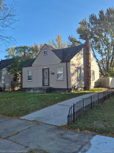 20032 Elkhart St, Harper Woods, MI 48225