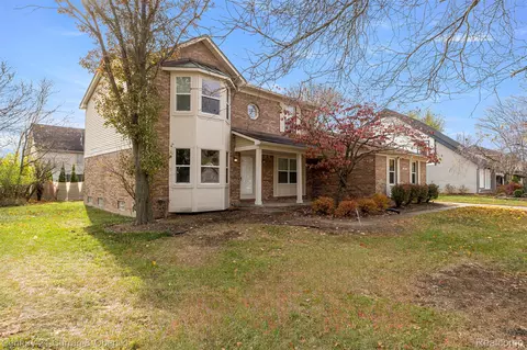 37829 Stableview Dr, Farmington, MI 48335
