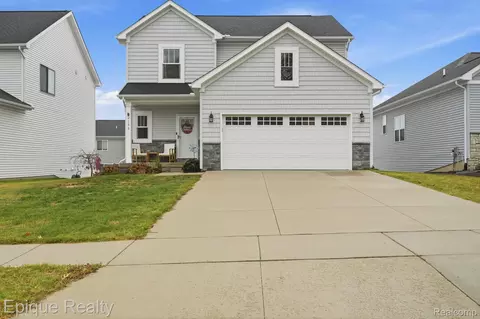 2153 Rolling Hills Dr, Holly, MI 48442