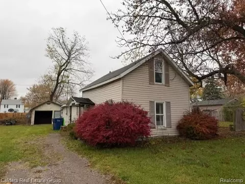 1407 Bradfield St, Bay City, MI 48706