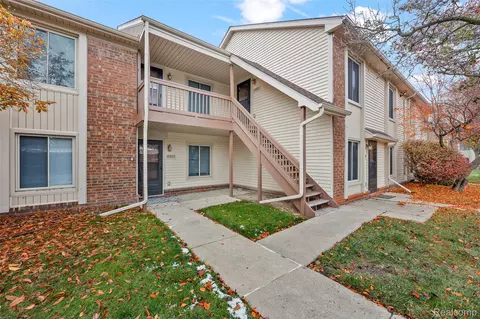 17915 Phyllis St, Roseville, MI 48066