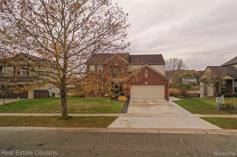393 Deer Path Trl, Waterford, MI 48327