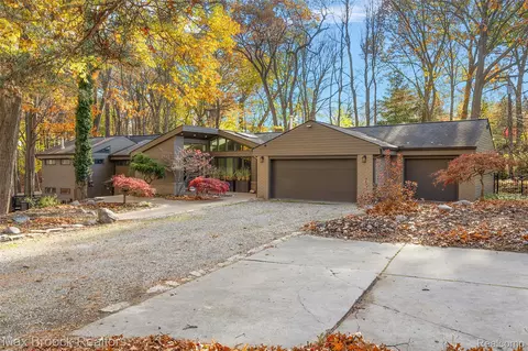 1462 Sodon Ct, Bloomfield Township, MI 48302