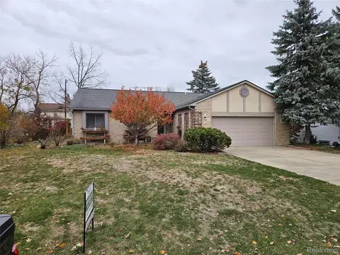 83 Arthur Dr, Troy, MI 48083