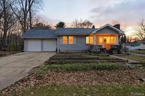 4427 Oakdale St, Genesee, MI 48437