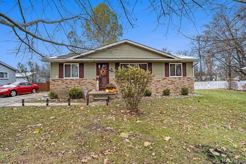 214 Murphy St, Linden, MI 48451