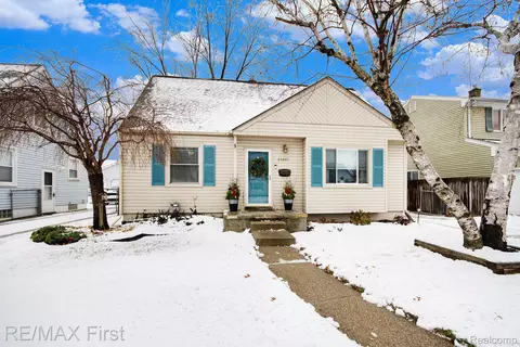 25861 Wiseman St, Roseville, MI 48066