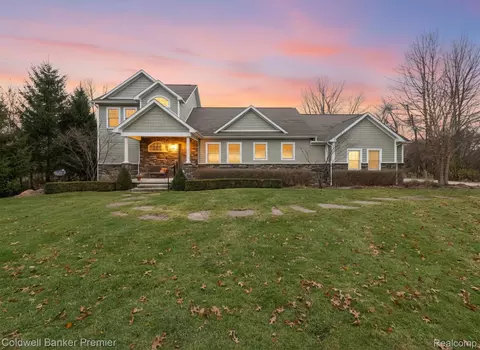 214 Presidio Dr, Brandon, MI 48462
