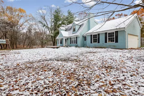 1425 Perry Lake Rd, Ortonville, MI 48462