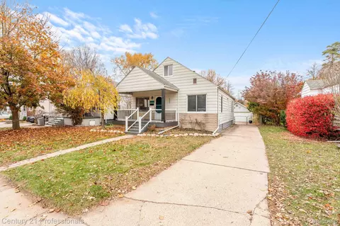 290 Broadacre Ave, Clawson, MI 48017
