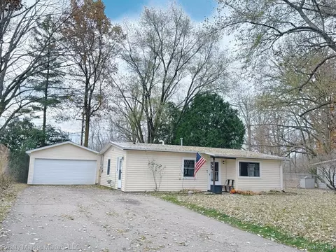 6307 Springdale Blvd, Grand Blanc, MI 48439