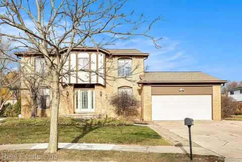4423 Reilly Ct, Troy, MI 48085