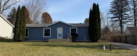 2218 Disch St, Flushing, MI 48433