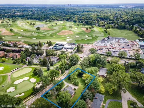 6450 Gilbert Lake Rd, Bloomfield Hills, MI 48301