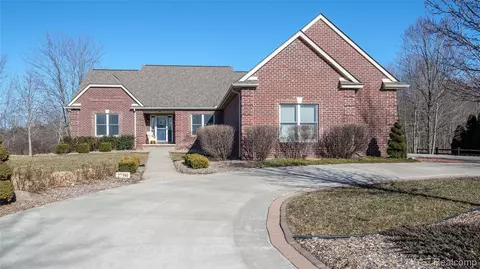 27390 Sharrard Hill Ct, Lyon, MI 48165