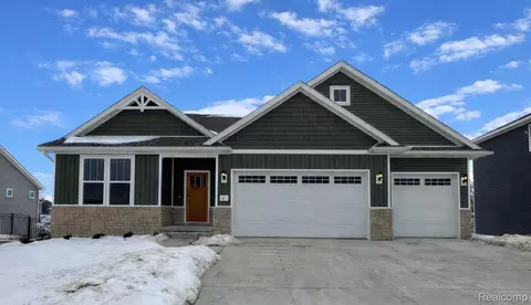 595 Birkdale Dr, Howell, MI 48843