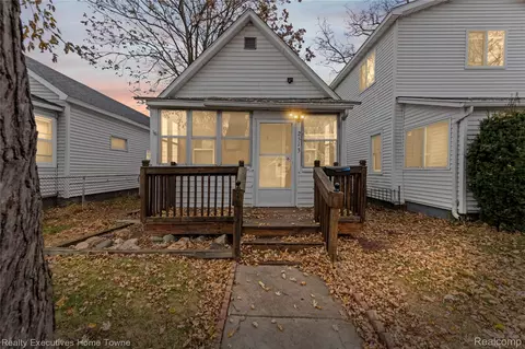 2513 Vanness St, Port Huron, MI 48060