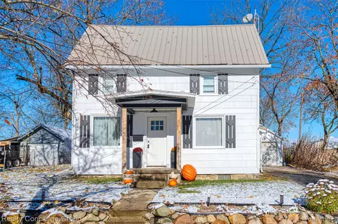 104 W John St, Durand, MI 48429