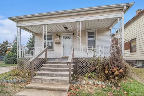 870 4th St, Wyandotte, MI 48192