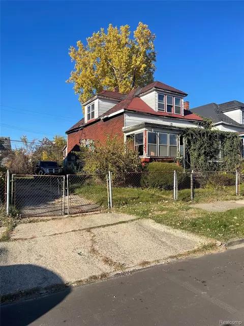 9385 Dorchester St, Detroit, MI 48214
