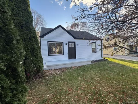 23960 Trombley St, Clinton Township, MI 48035
