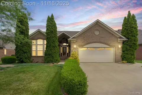 23330 Tumbleweed Ln, Brownstown, MI 48183