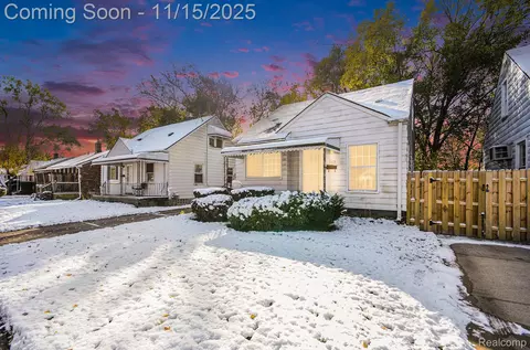 19418 Kingsville St, Harper Woods, MI 48225