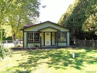 3225 Oakridge Dr, Highland, MI 48356