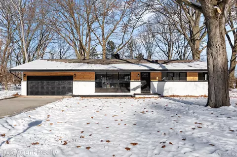 25216 Muerland Rd, Southfield, MI 48033