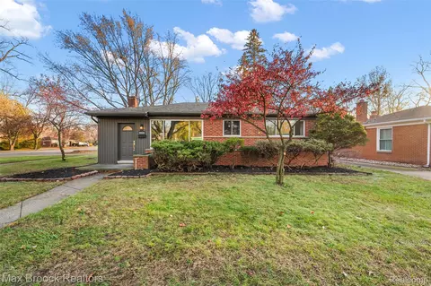 34909 W Chicago St, Livonia, MI 48150