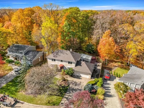 41804 Waterfall Rd, Northville, MI 48168
