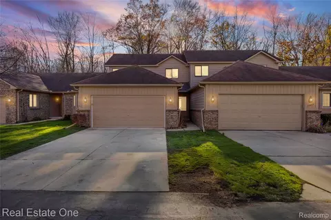 30817 Misty Pines Dr, Farmington, MI 48336