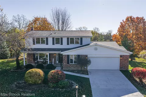 3639 Heatherwood Ct, Rochester Hills, MI 48309